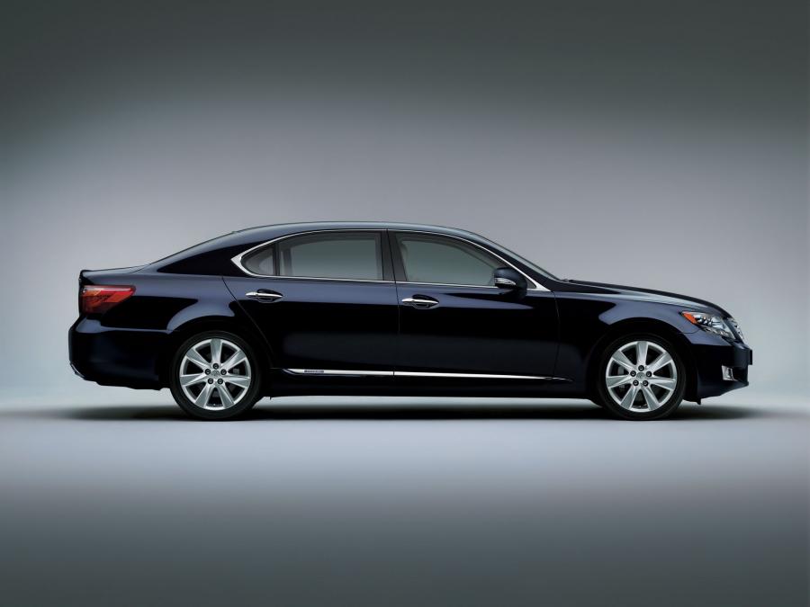  Lexus LS600h L 2009 года  (JP) (фото 3 из 9)